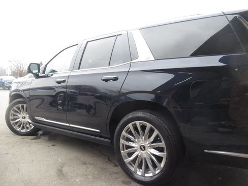 Used 2021 Cadillac Escalade Premium Luxury image 19