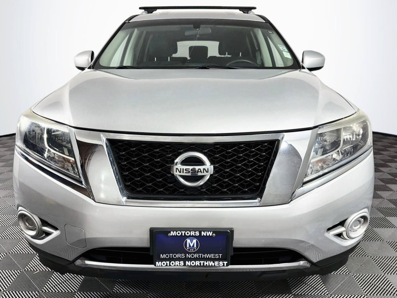 Used 2013 Nissan Pathfinder SV AWD/4WD image 2