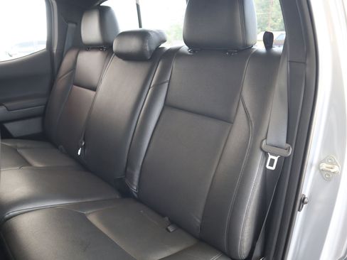 Used 2018 Toyota Tacoma TRD Sport image 22