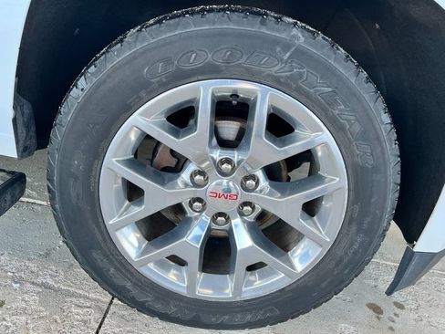 Used 2017 GMC Yukon XL SLE w/ SLE Value Package image 13