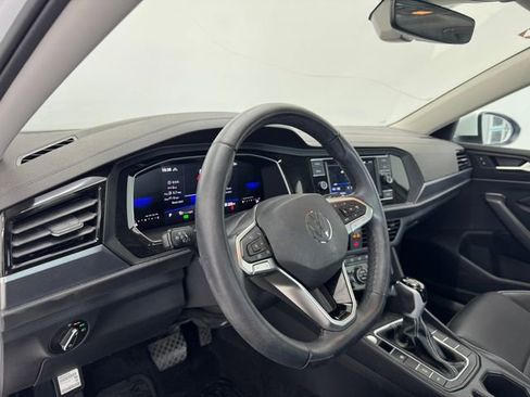 Used 2024 Volkswagen Jetta SE image 33