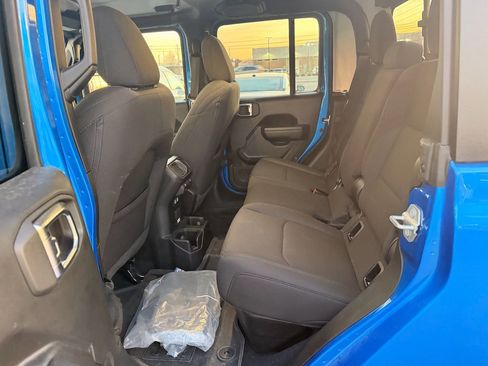 Used 2023 Jeep Gladiator Willys image 7