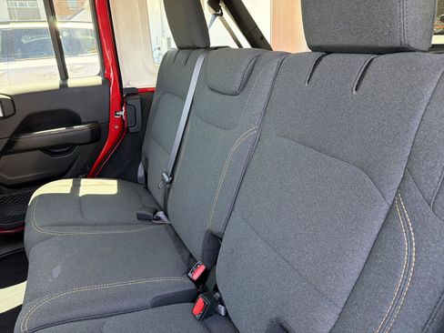 Used 2025 Jeep Wrangler Unlimited Sahara AWD/4WD image 8
