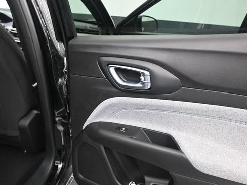 Used 2025 Jeep Compass Sport w/ Mopar Graphics Package AWD/4WD image 8