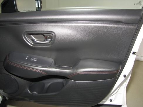 Certified 2025 Honda HR-V Sport image 19