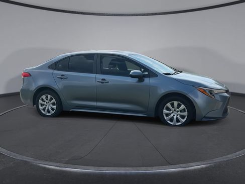 Certified 2022 Toyota Corolla LE FWD image 2