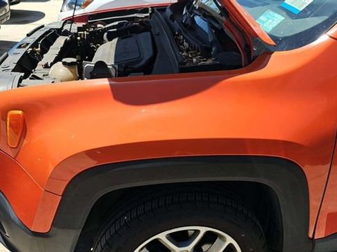 Used 2017 Jeep Renegade Latitude AWD/4WD image 14
