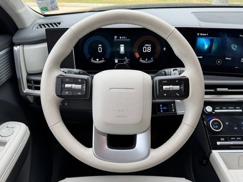 Certified 2025 Hyundai Santa Fe SEL image 17