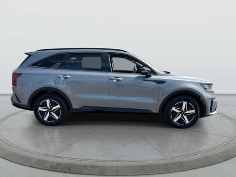 Used 2023 Kia Sorento S FWD image 9