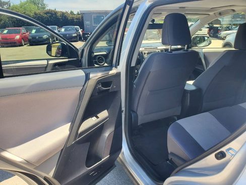 Used 2013 Toyota RAV4 XLE AWD/4WD image 14