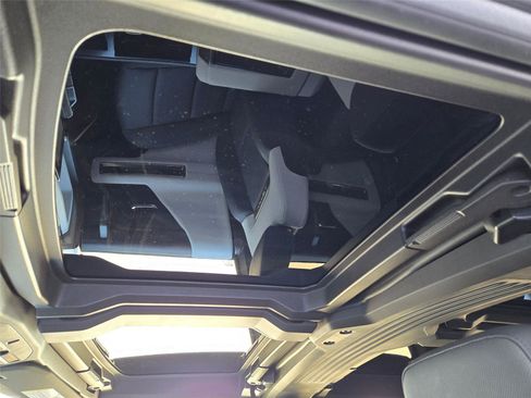 Used 2025 GMC Hummer EV 3X AWD/4WD image 9