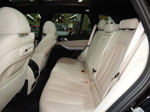 Used 2021 BMW X5 xDrive40i w/ M Sport Package AWD/4WD image 27
