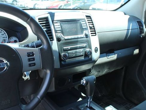 Used 2018 Nissan Frontier Desert Runner RWD image 17