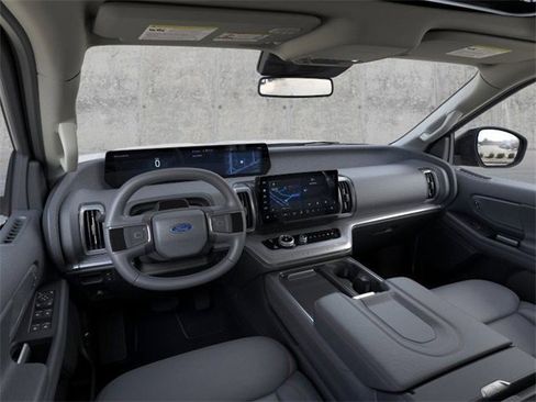 New 2025 Ford Expedition Active image 9