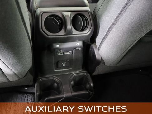 Used 2024 Jeep Wrangler Unlimited Sahara AWD/4WD image 18