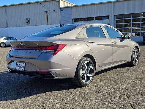 Certified 2023 Hyundai Elantra SEL w/ Convenience Package image 31