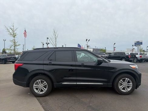 Used 2024 Ford Explorer XLT w/ Equipment Group 202A AWD/4WD image 8