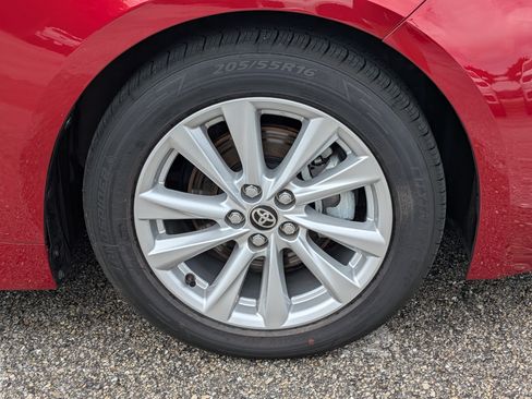 Used 2025 Toyota Corolla SE FWD image 11