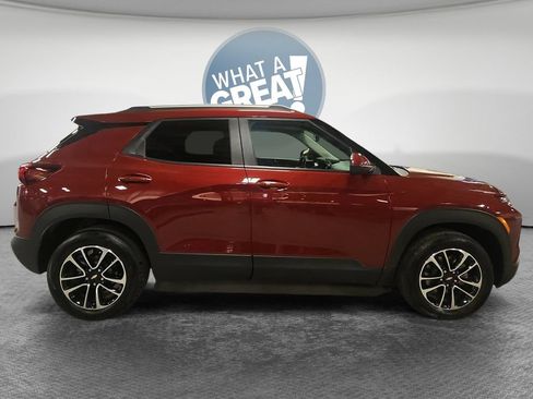 Certified 2024 Chevrolet TrailBlazer LT w/ LT Cold Weather Package AWD/4WD image 2