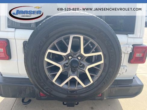 Used 2024 Jeep Wrangler Unlimited Sahara AWD/4WD image 8
