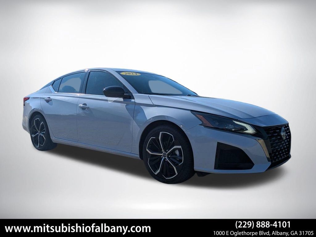 Used 2024 Nissan Altima 2.5 SR FWD image 1