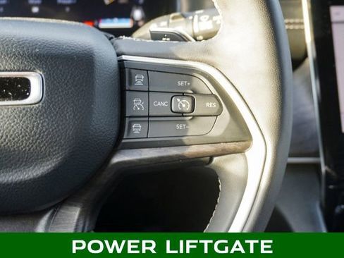 Used 2023 Jeep Grand Cherokee Limited w/ Luxury Tech Group II image 25