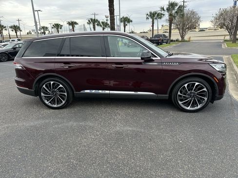 Certified 2022 Lincoln Aviator Reserve w/ Equipment Group 201A image 7