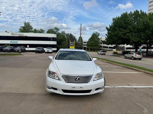 Used 2011 Lexus LS 460 w/ Comfort Pkg RWD image 9