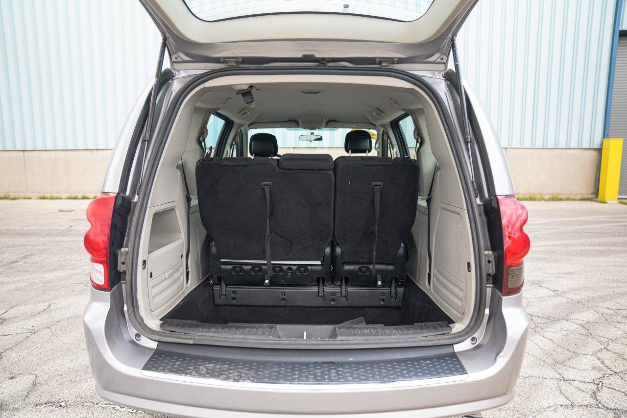 Used 2014 Dodge Grand Caravan American Value Package FWD image 17