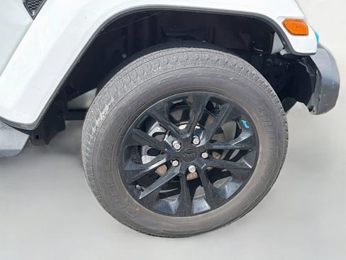 Used 2022 Jeep Wrangler Unlimited Sahara w/ Cold Weather Group AWD/4WD image 10