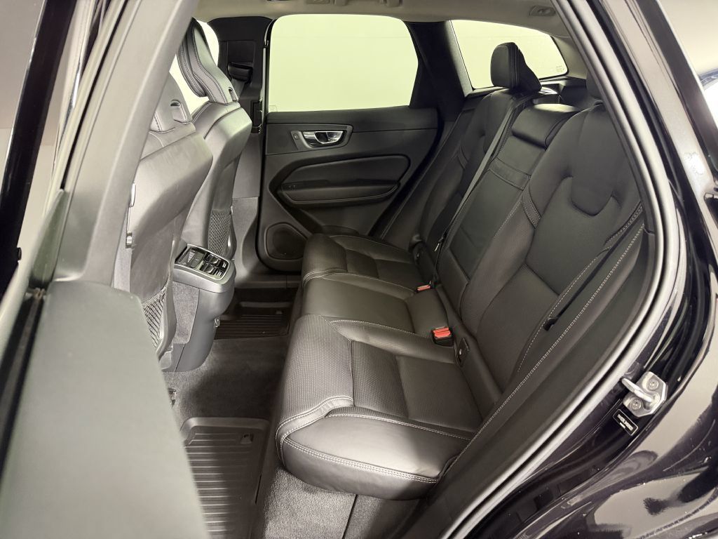 Used 2021 Volvo XC60 T5 Inscription w/ Protection Package Premier AWD/4WD image 17