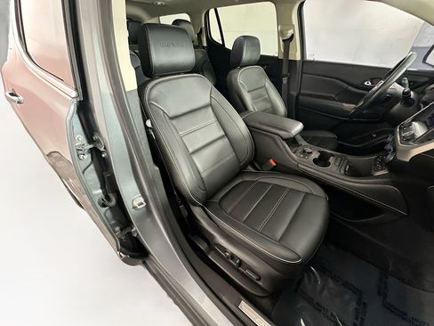 Used 2023 GMC Acadia Denali w/ Denali Technology Package FWD image 28