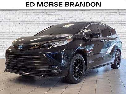 Used 2022 Toyota Sienna XLE Woodland Edition