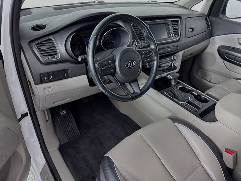 Used 2019 Kia Sedona EX image 9