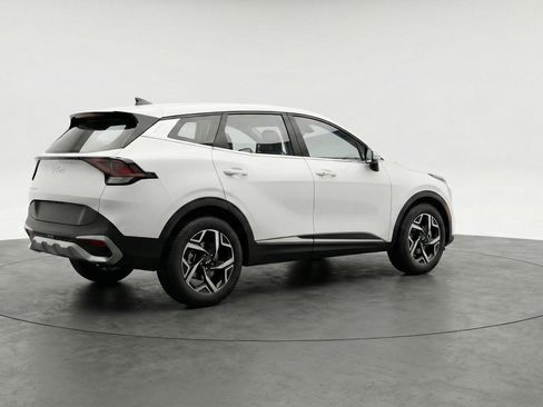 Used 2025 Kia Sportage LX FWD image 9
