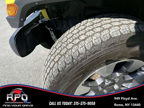 Used 2023 Jeep Wrangler Unlimited Sahara w/ LED Lighting Group AWD/4WD image 10