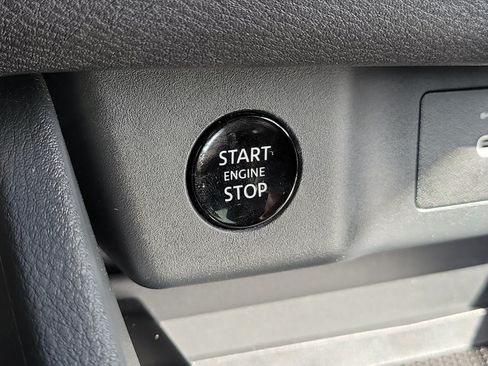 Used 2025 Nissan Rogue SV FWD image 31