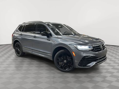 Used 2022 Volkswagen Tiguan SE R-Line AWD/4WD image 3
