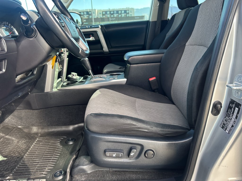 Used 2016 Toyota 4Runner SR5 AWD/4WD image 9