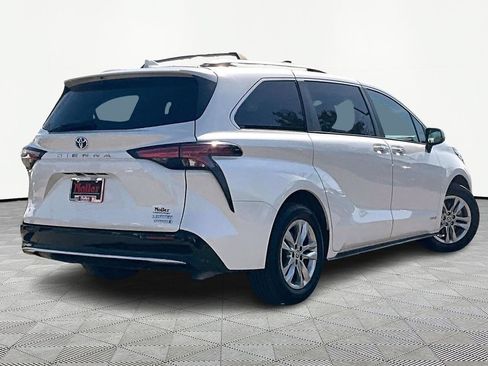 Used 2021 Toyota Sienna Limited FWD image 2