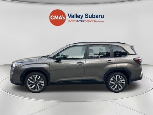 Used 2025 Subaru Forester Touring AWD/4WD image 2