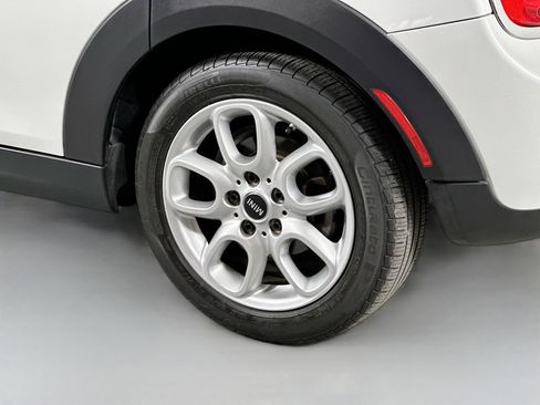 Used 2019 MINI Cooper 4-Door Hardtop image 13