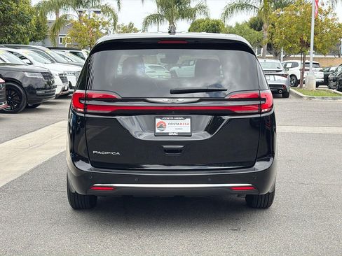 Used 2024 Chrysler Pacifica Touring-L FWD image 4