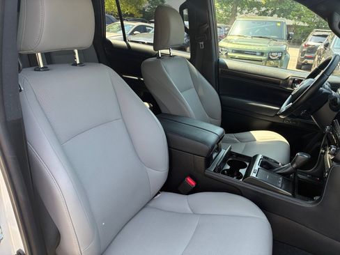 Used 2023 Lexus GX 460 w/ Black Line Special Edition AWD/4WD image 32