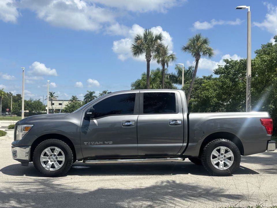 Used 2019 Nissan Titan SV RWD image 9