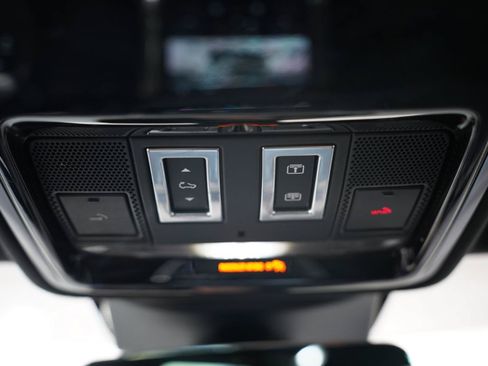 Used 2018 Land Rover Range Rover Sport HSE AWD/4WD image 25