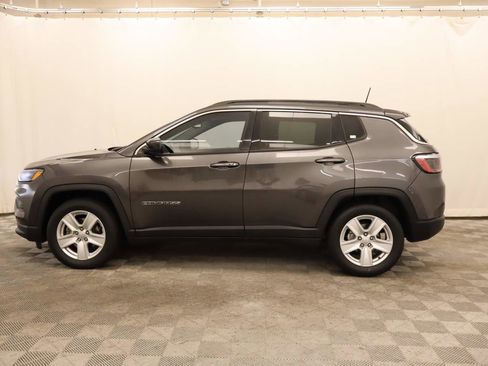 Used 2022 Jeep Compass Latitude FWD image 2