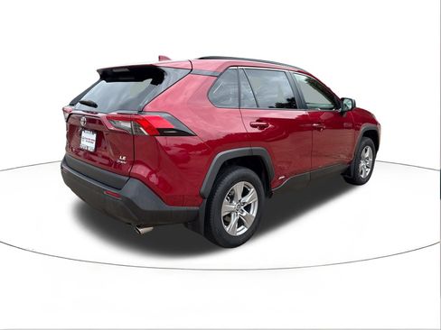Used 2025 Toyota RAV4 LE AWD/4WD image 3