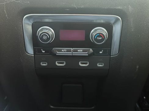 Used 2023 Chevrolet Tahoe Premier AWD/4WD image 17