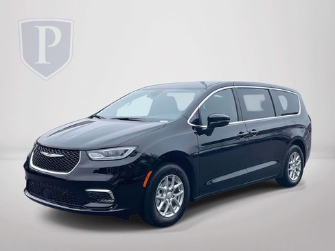 New 2026 Chrysler Pacifica Select image 4